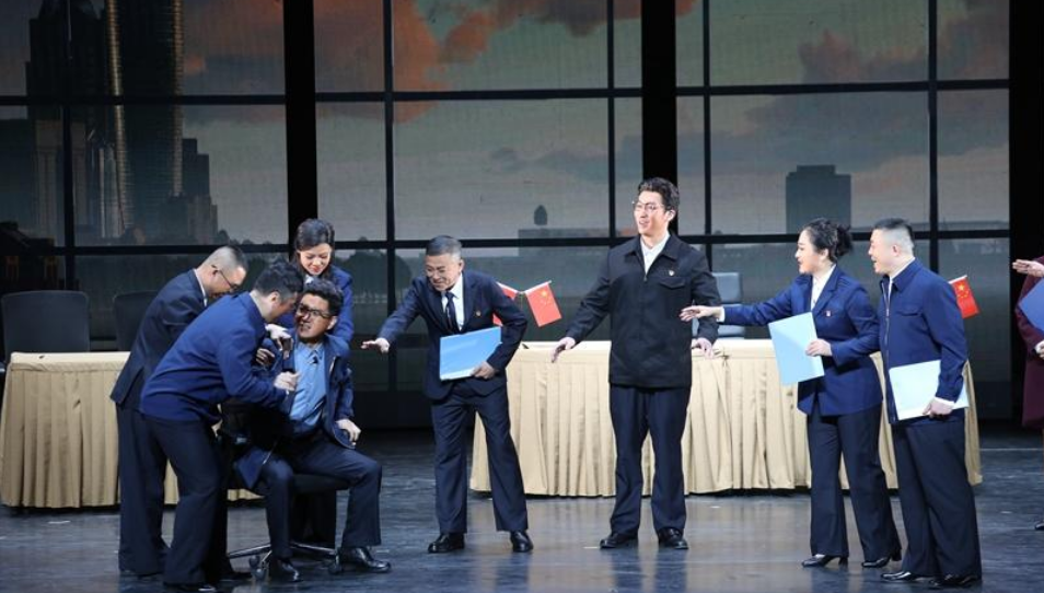 “连钢创新团队”被搬上舞台 青岛原创现代京剧《东方大港》震撼首演！